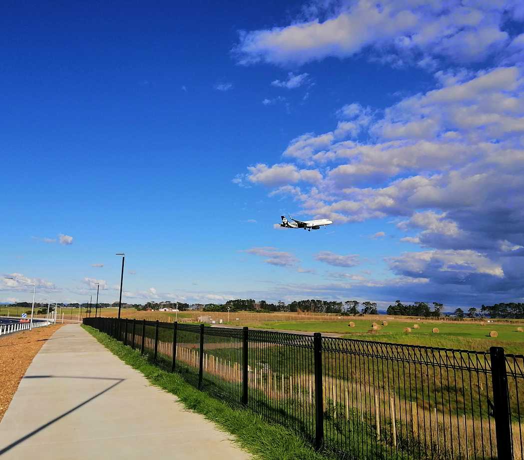 Cycling path to Auckland Airport Southwestern Pathway