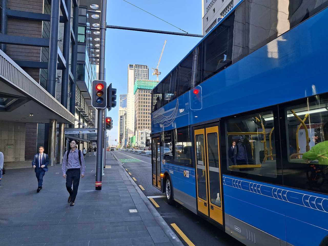 Western Express WX1 Auckland bus
