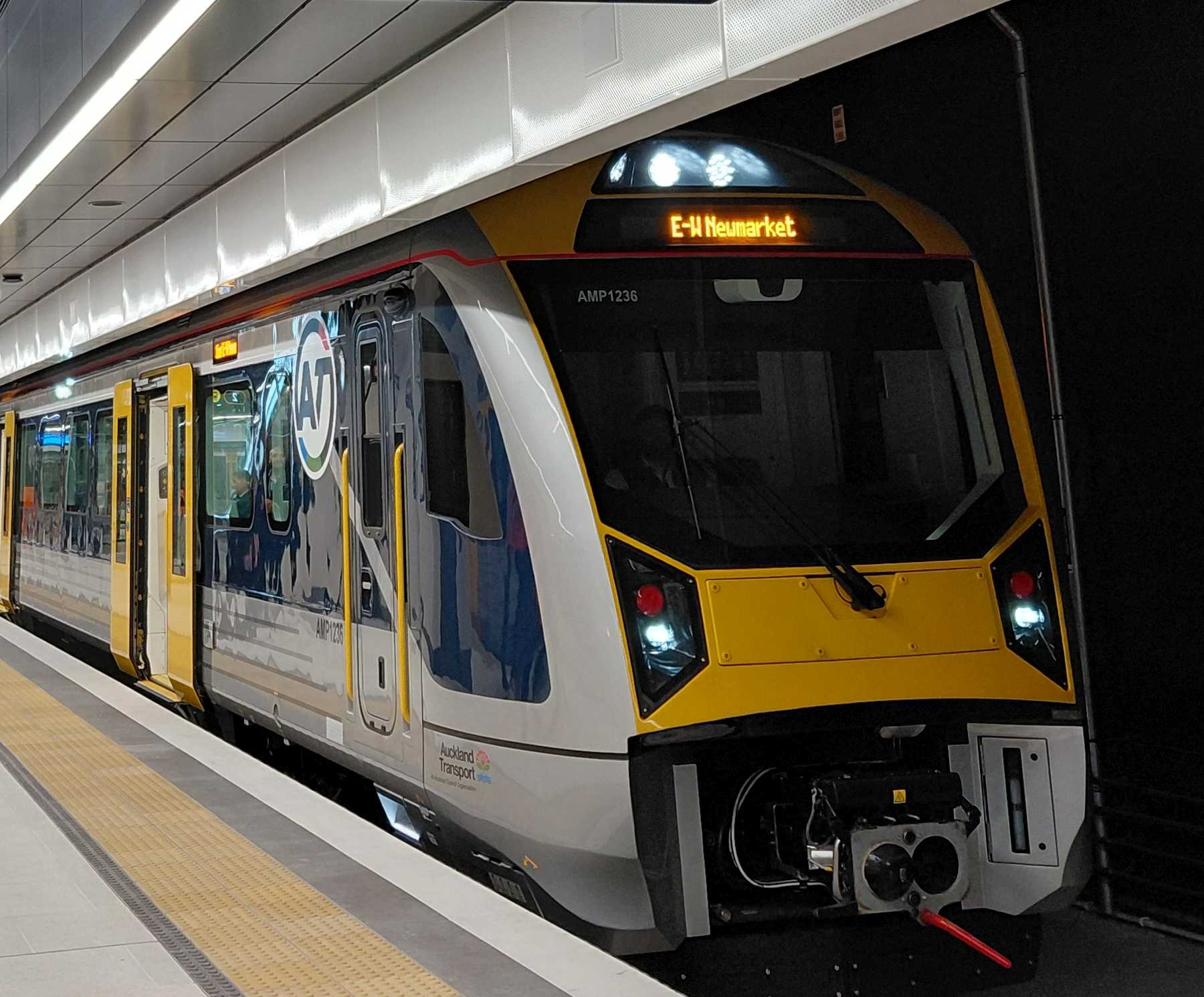 Auckland train