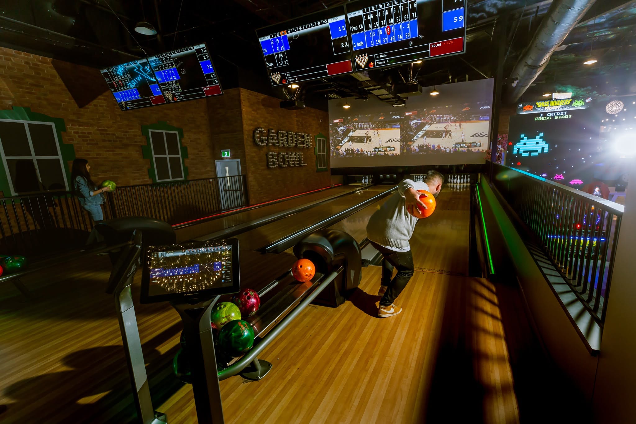 LiveWire Sylvia Park Auckland bowling arcade VR birthday party entertainment
