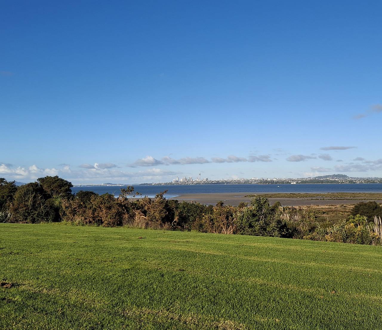 Harbourview Orangihina Reserve Te Atatu Road Auckland Waitemata Harbour walk views skyline loop