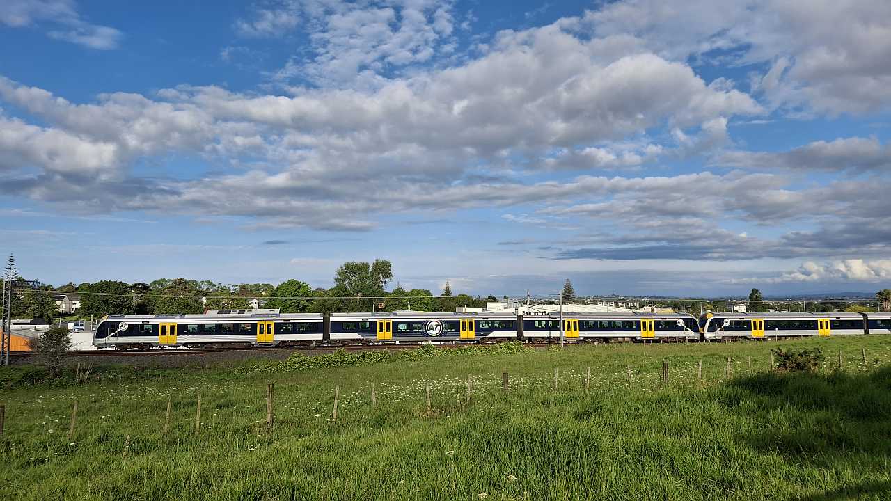 Auckland train lines map